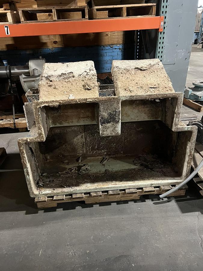 Used BLACK CLAWSON VIBRATING SCREEN #47149