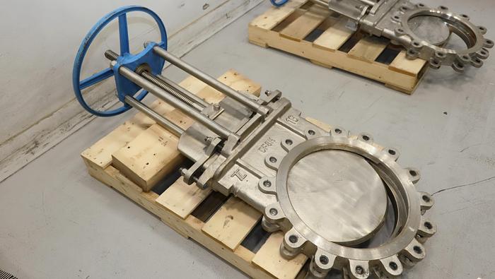 Used True Line 16" Hand Operated Knife Gate Valve #46310