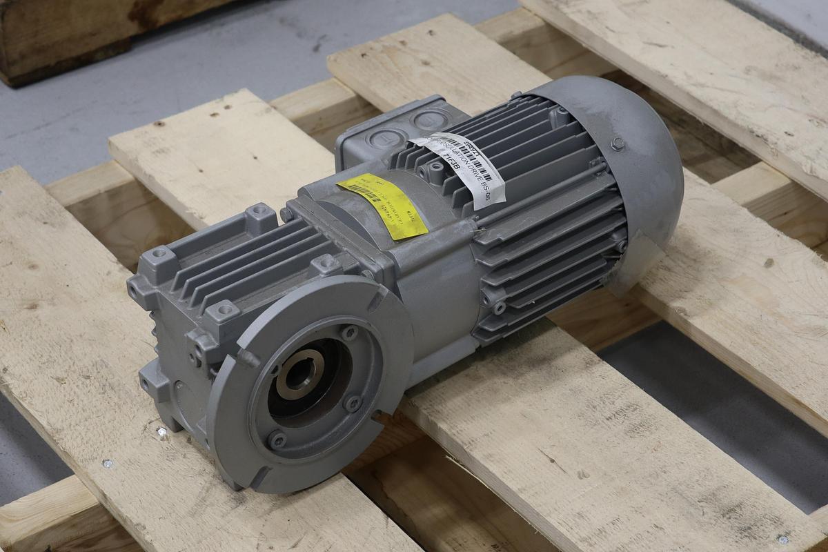 Unused Bauer BS06-44V/D08MA4W/C1-SP Refiner Set-Up A/C Motor #47661