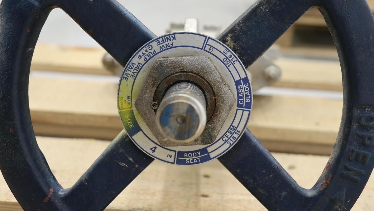 Used FNW 4" Hand Operated Knife Gate Valve #46846