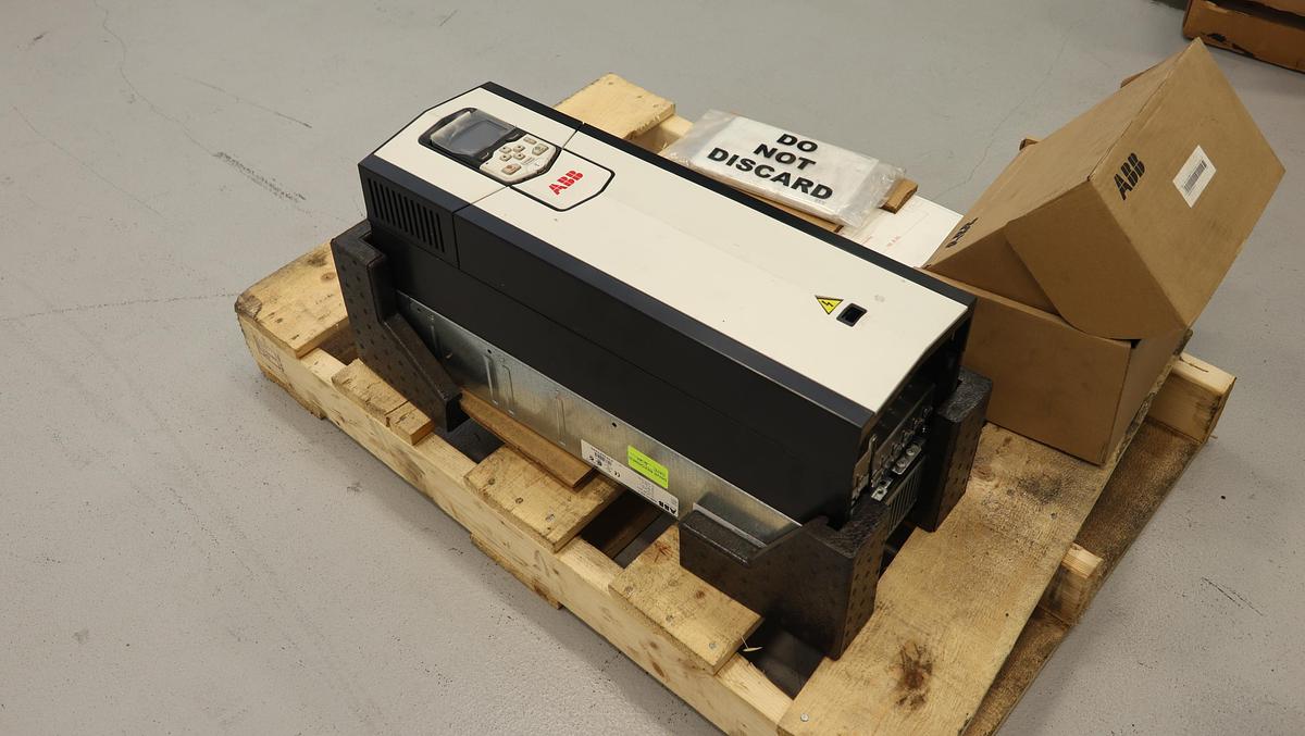 Used ABB ACS880-01-077A-5 Control Unit #46639