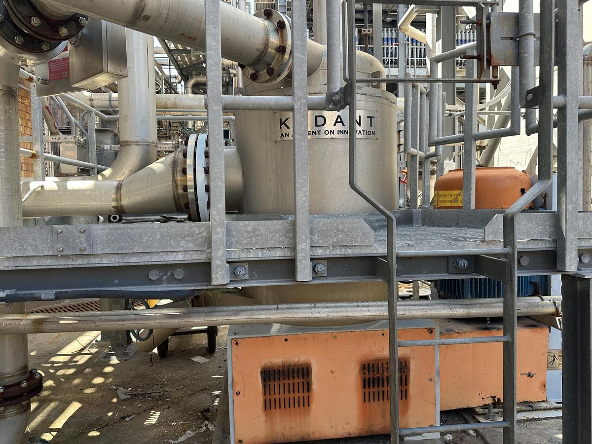 Used BLACK CLAWSON UVC400 FRACTIONATION SCREEN #46844