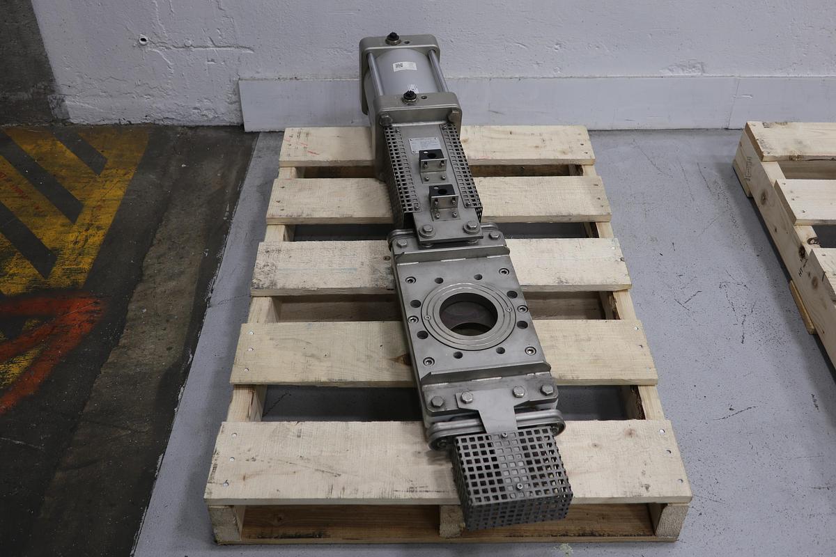 Unused Amitec 4" Amitec-DCR DN100 Air Operated Thru-Gate Valve #47317