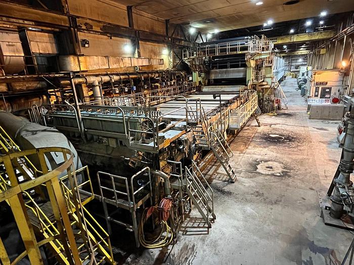 Used BLACK CLAWSON PAPER MACHINE, 195" WIRE FOURDRINIER, 9PT CORRUGATED MEDIUM, STANDING IN THE AISLE #46304