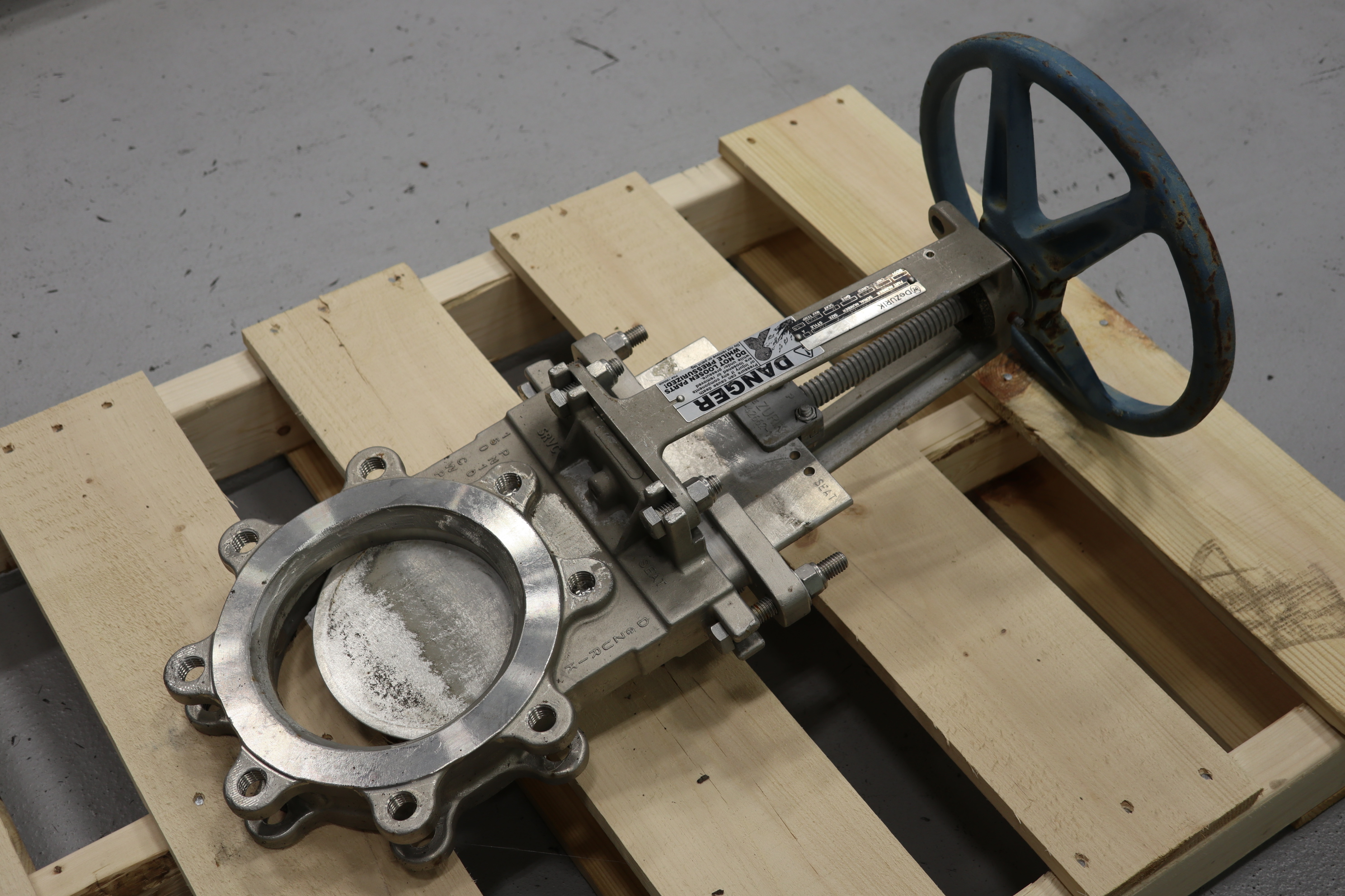 Used Dezurik 6" Hand Operated Knife Gate Valve #47698