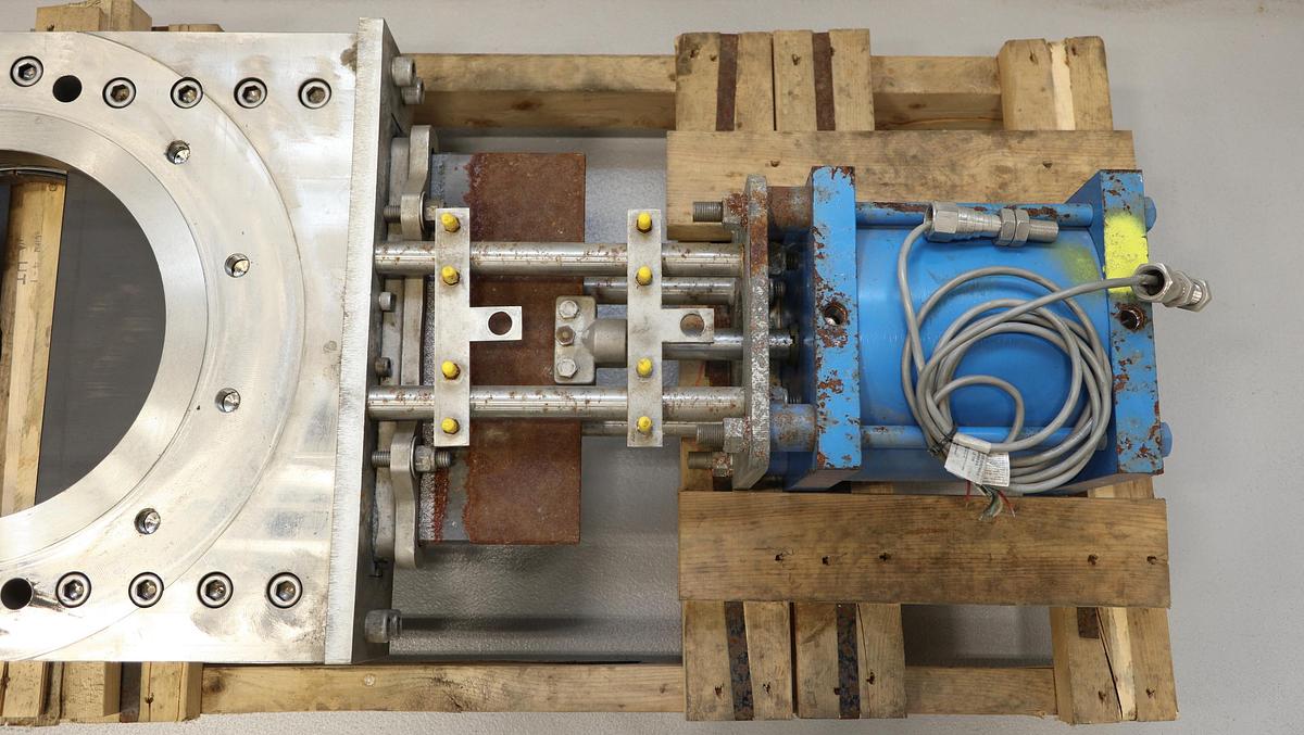 Unused 12" Air Operated Duel Actuator Thru-Gate Valve #46536