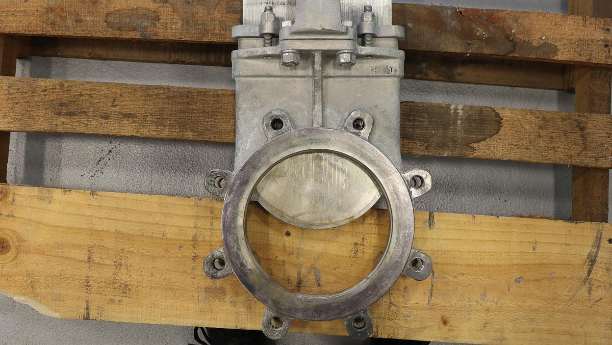 Used FNW 65BM 8" Air Operated Knife Gate Valve #46995