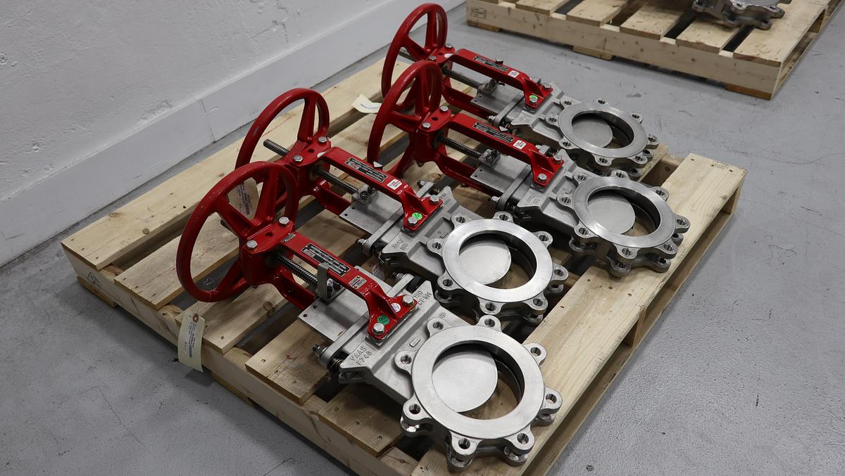 Unused Bray 6" Hand Operated Knife Gate Valve #47179