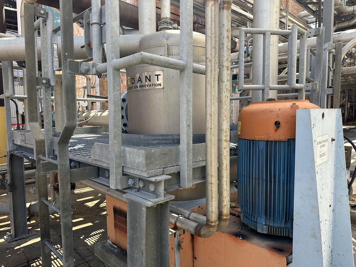 Used BLACK CLAWSON UVC400 FRACTIONATION SCREEN #46844