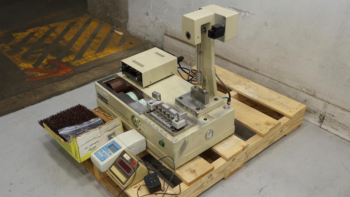 Used Huygen CO.  1314-AV3 Internal Bond Tester #46658