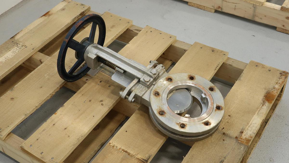 Used FNW 4" Hand Operated Knife Gate Valve #46846