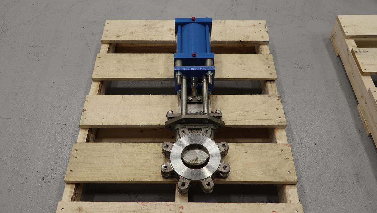 Unused North Port Valves 4" Air Operated Knife Gate Valve #47267