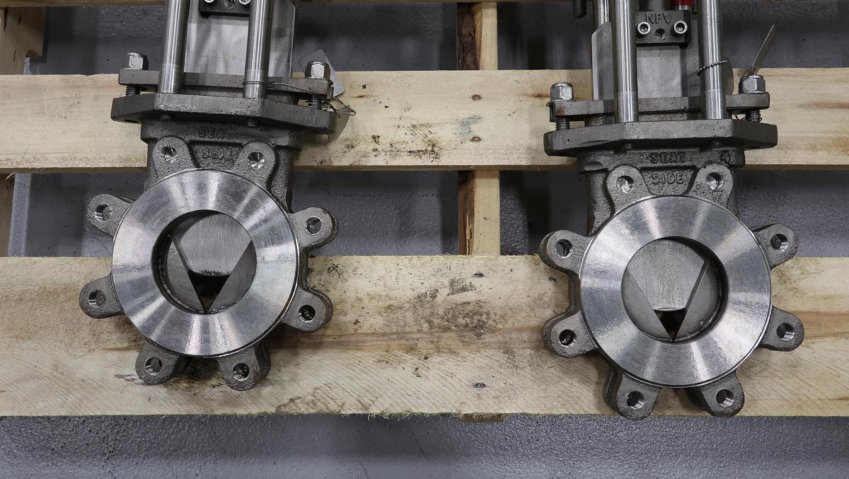 Unused North Port Valve 4" V-Port Hand Operated Knife Gate Valve #47281