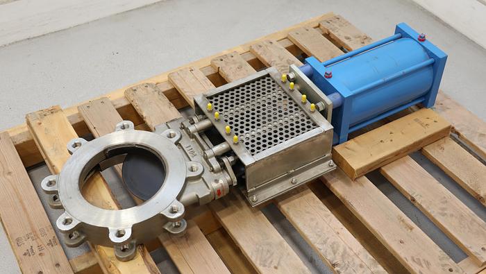 Used True Line PALE9NK3CK909 8" Air Operated Knife Gate Valve #44805