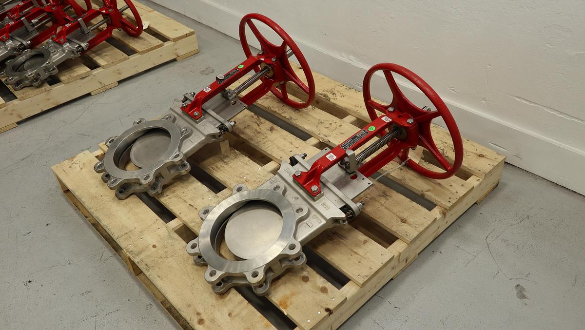 Unused Bray 8" Hand Operated Knife Gate Valve #47176