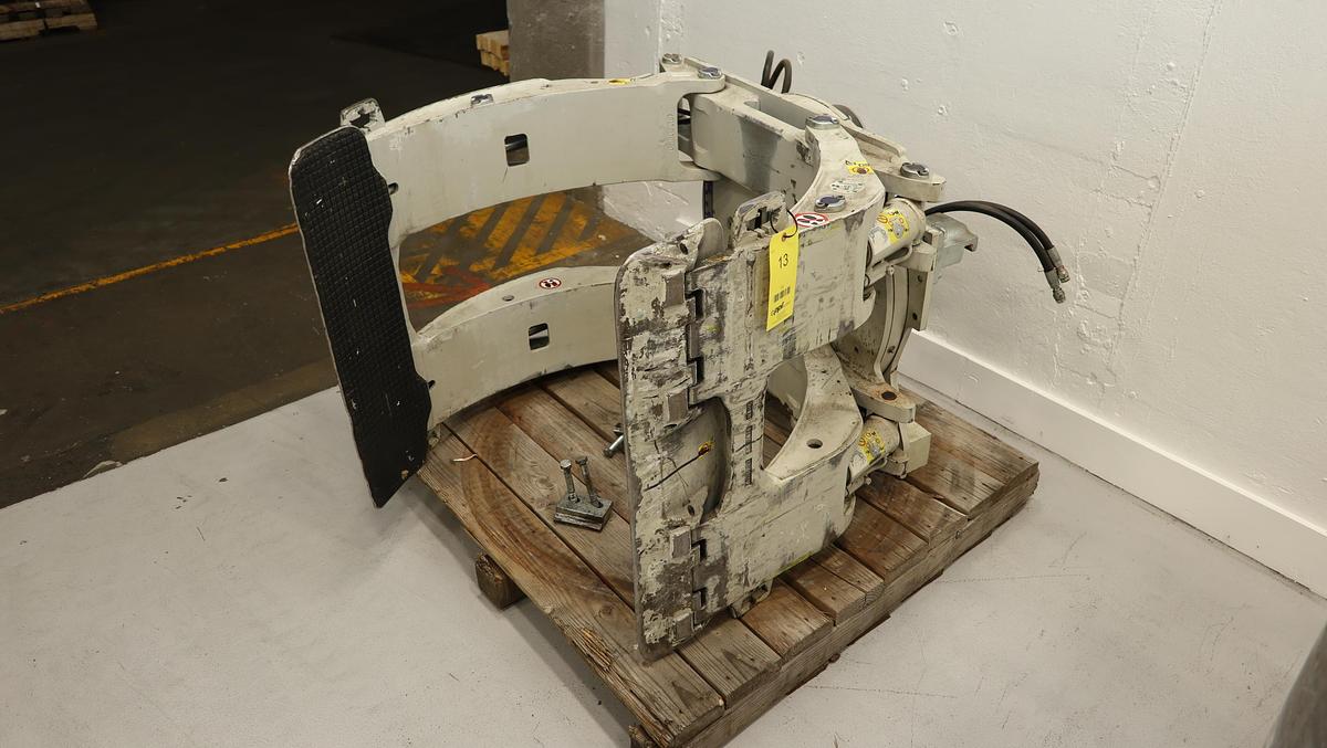 Used Cascade 24H Roll Clamp #46774