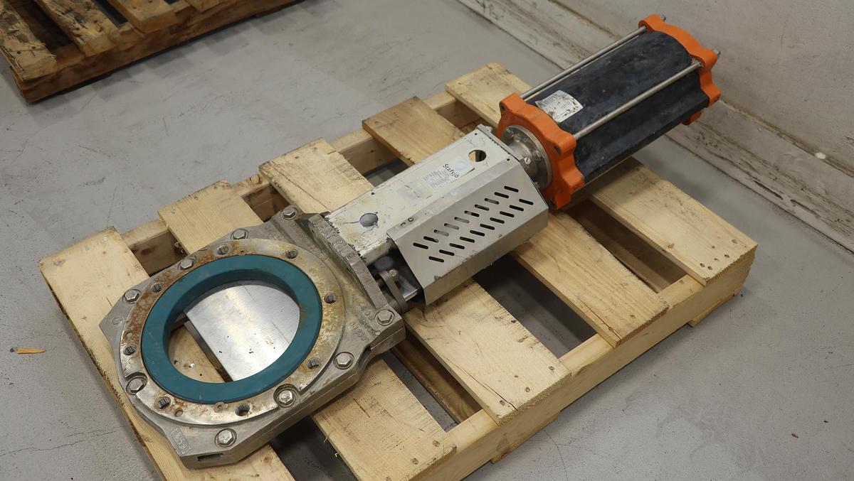 Used Stafsjo 8" Air Operated Knife Gate Valve #46637