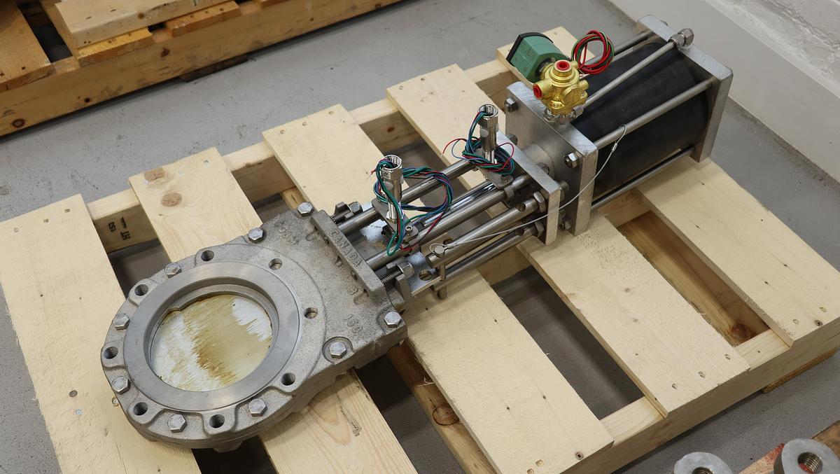 Unused North Port Valve 6" Air Operated Knife Gate Valve #47094