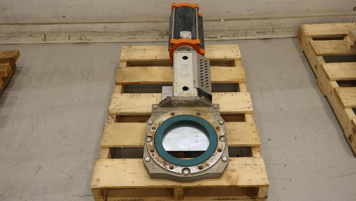 Used Stafsjo 8" Air Operated Knife Gate Valve #46637