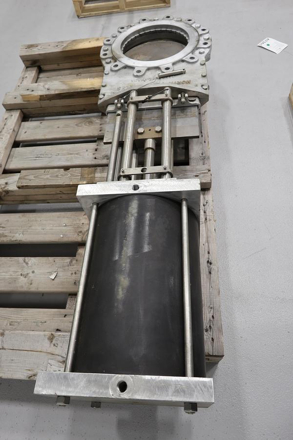 Unused North Port Valve 14" Model B Air Operated Knife Gate Scavenger Valve #47362
