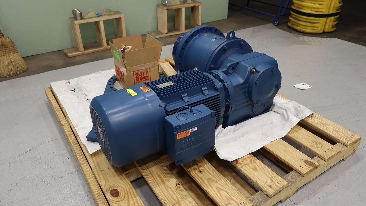 Used Sew-Eurodrive PHF022/T KF97DRN180M4 Gear Drive #47192
