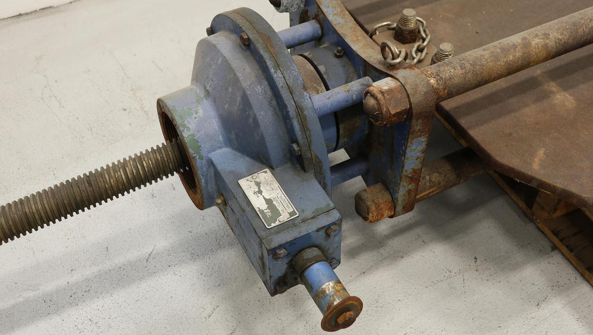 Used True Line 24" Hand Operated V-Port Knife Gate Valve #45175