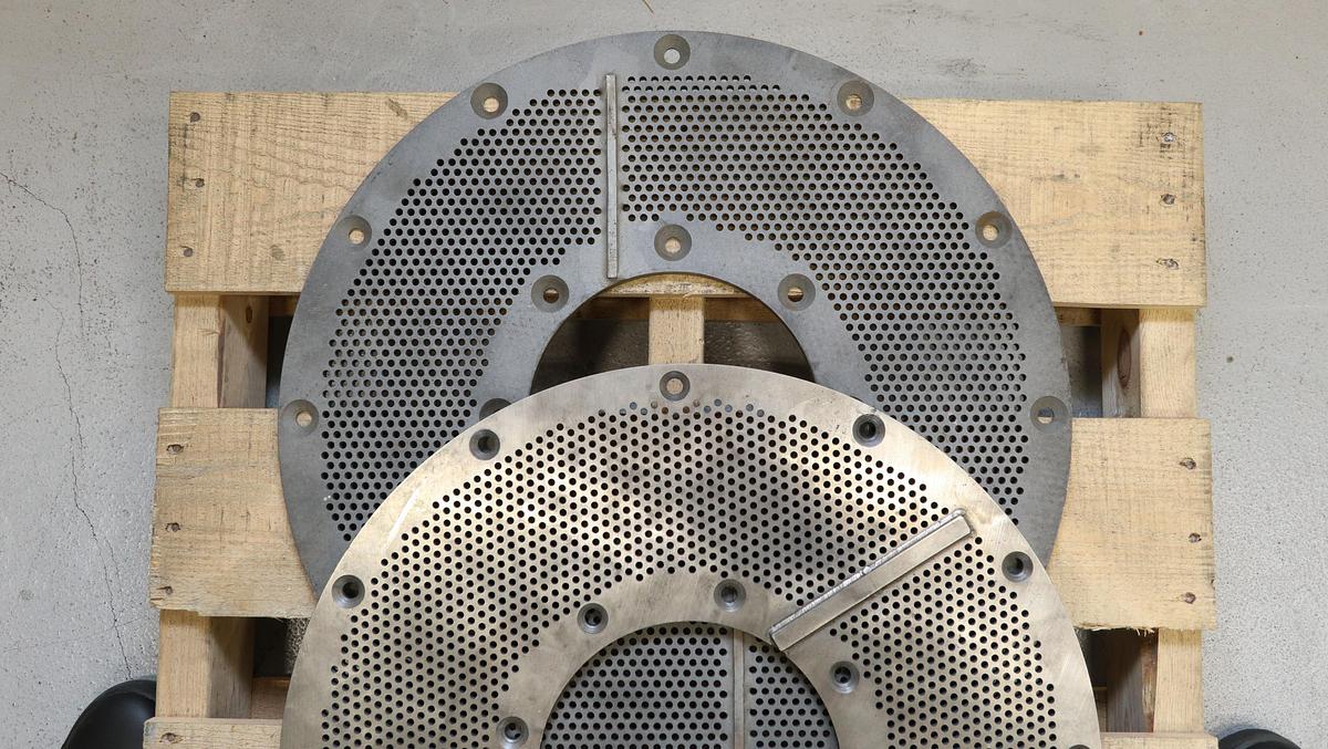 Used Kadant Black Clawson 40-18 Float Purger Extraction Plates #47020