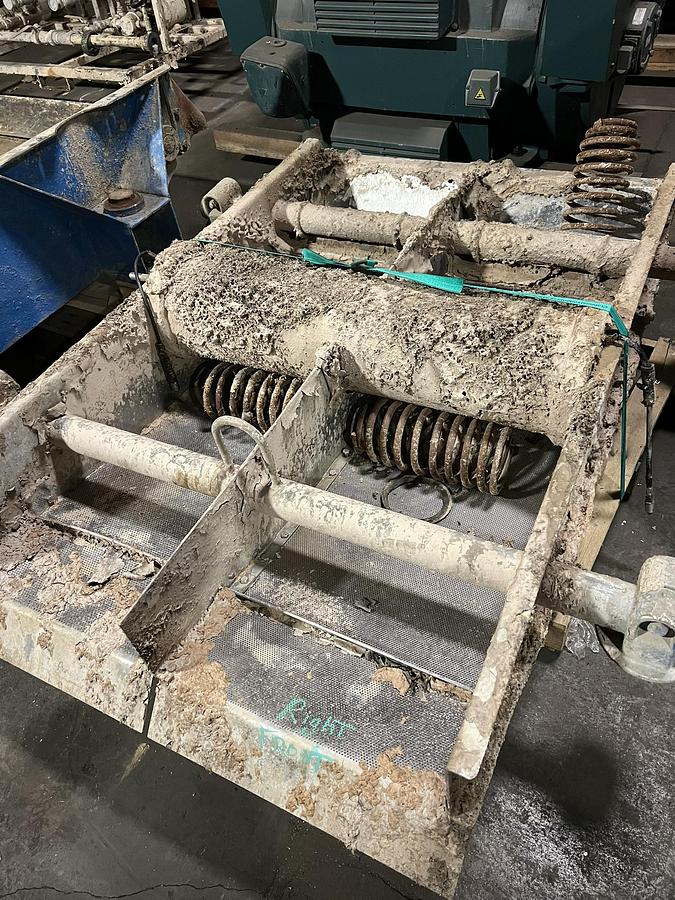 Used BLACK CLAWSON VIBRATING SCREEN #47149