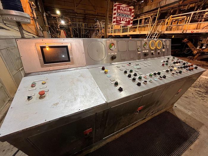 Used BLACK CLAWSON PAPER MACHINE, 195" WIRE FOURDRINIER, 9PT CORRUGATED MEDIUM, STANDING IN THE AISLE #46304
