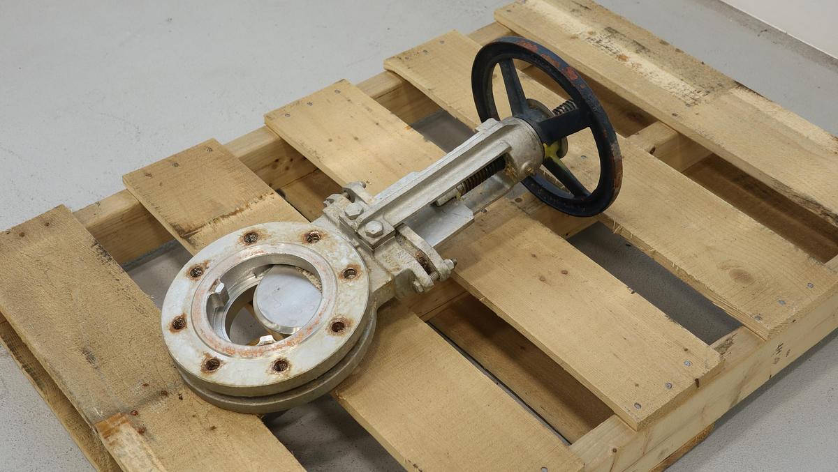 Used FNW 4" Hand Operated Knife Gate Valve #46846