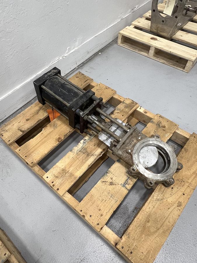 Used North Port 6" Air Operated Knife Gate Valve #47370