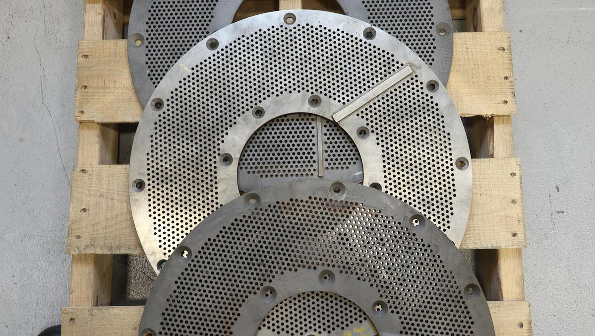 Used Kadant Black Clawson 40-18 Float Purger Extraction Plates #47020