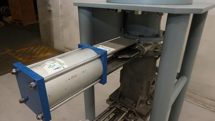 Unused Black Clawson/Kadant Size 17 High Density Cleaner with Stand #46301