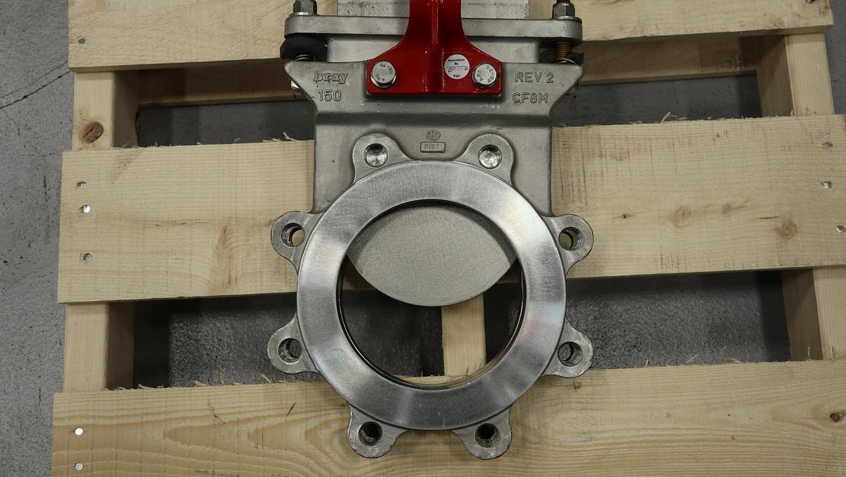 Unused Bray 6" Air Operated Knife Gate Valve #47181