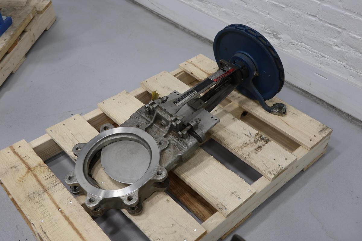 Unused Dezurik 8" Hand Operated Knife Gate Valve #47340