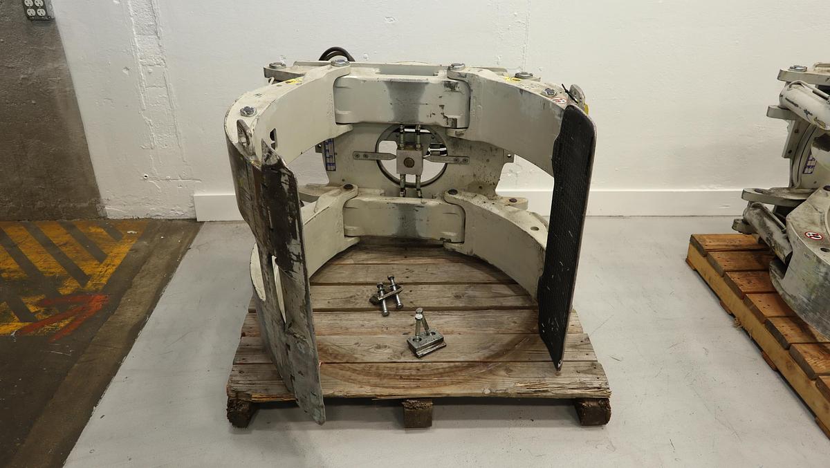 Used Cascade 24H Roll Clamp #46774