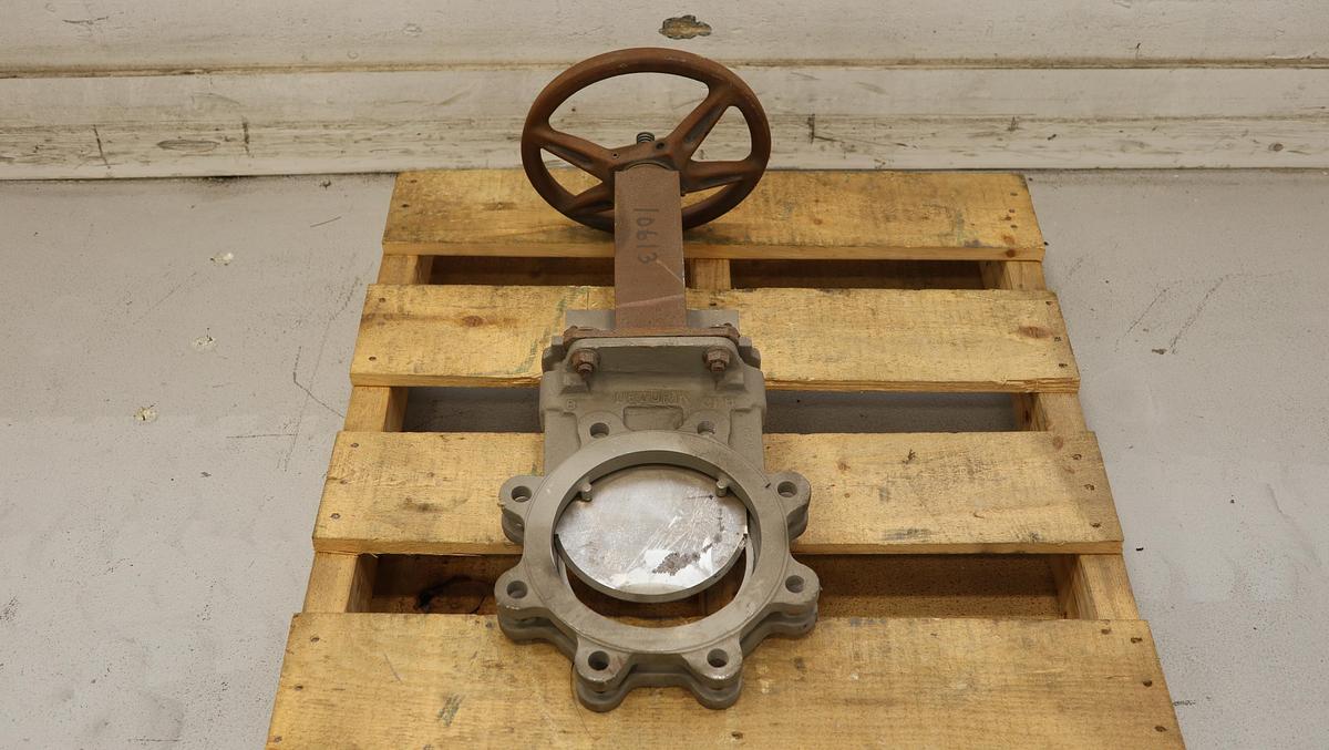 Used Dezurik 6" Hand Operated Knife Gate Valve #46708