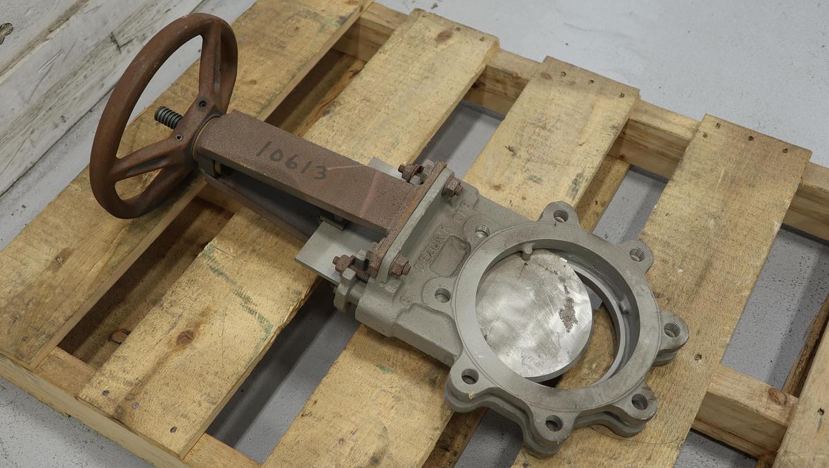 Used Dezurik 6" Hand Operated Knife Gate Valve #46708