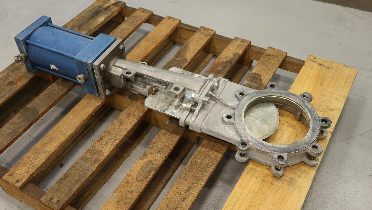 Used FNW 65BM 8" Air Operated Knife Gate Valve #46995