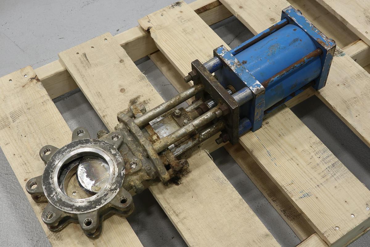 Unused North Port Valves 4" Air Operated Knife Gate Valve #47401
