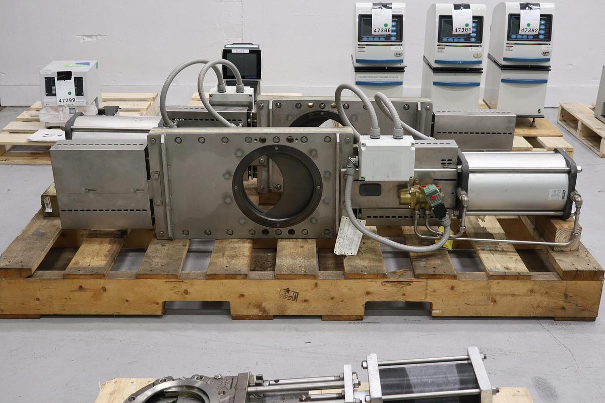 Unused Lohse 10" Air Operated Thru-Gate Valve #47309