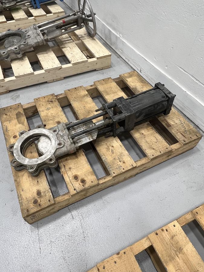 Used Nakamura 6" Air Operated Knife Gate Valve #47369