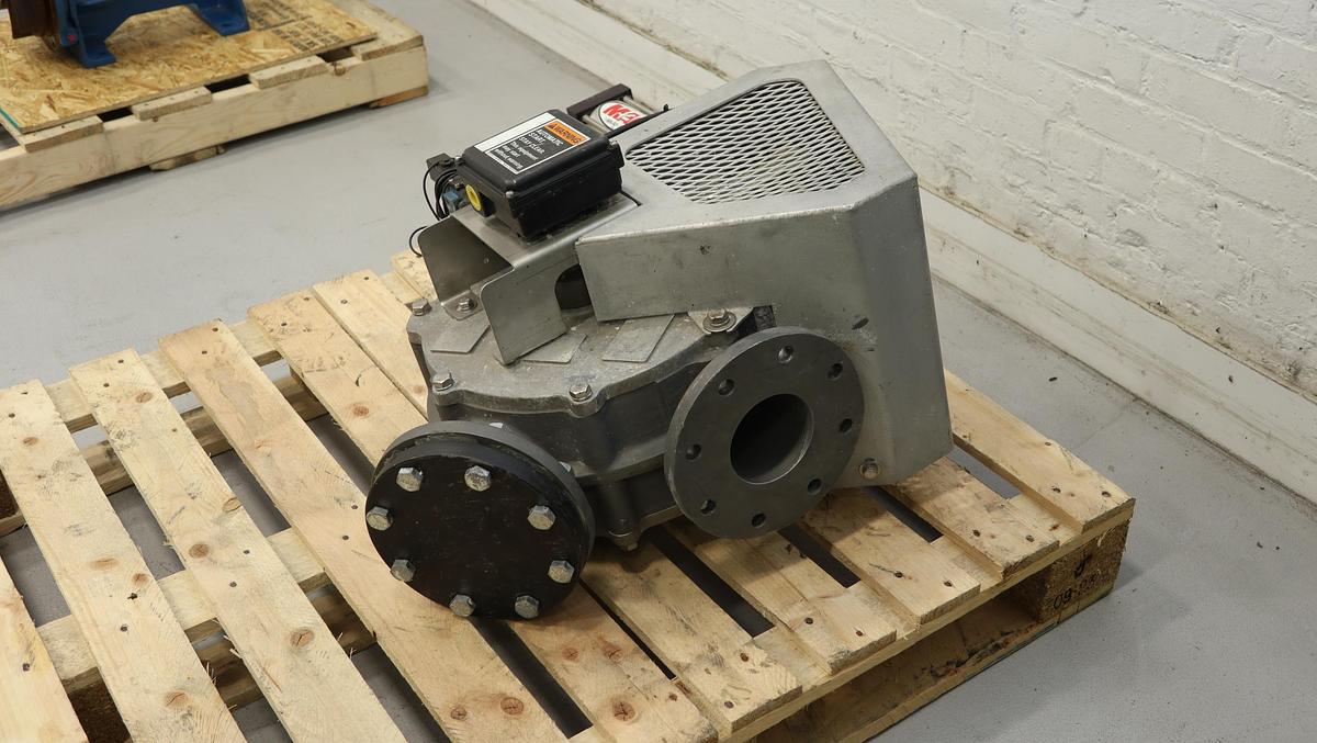 Unused Mac 40PT4 4" 3-Way Air Operated Valve #46690