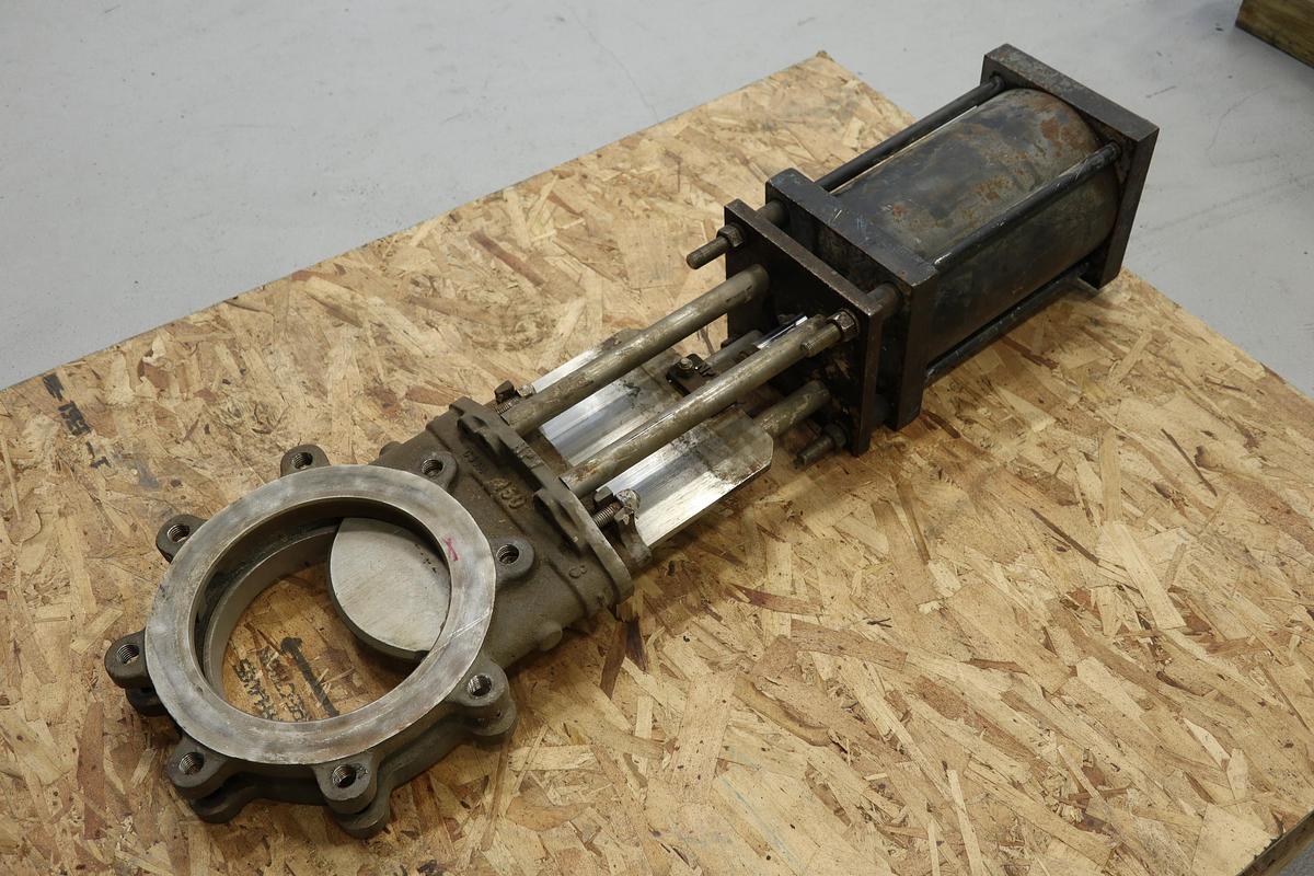 Used North Port Valve 8" Air Operated Knife Gate Valve #47456