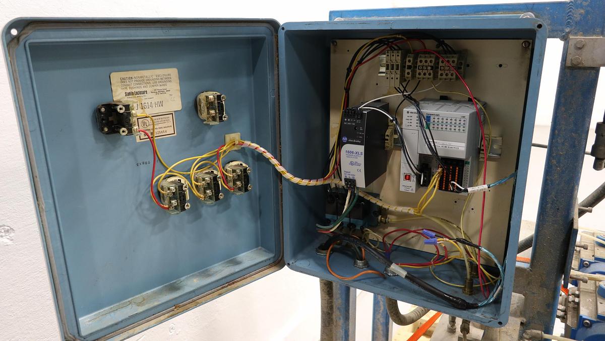 Used Kadant AES D-21080 3-Bank Canister Filter #46840