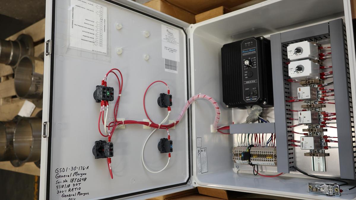 Unused CVN Vooner General Morgan GSD1-30-176-A (SRA 2000) Shower Oscillator Control Unit #47022