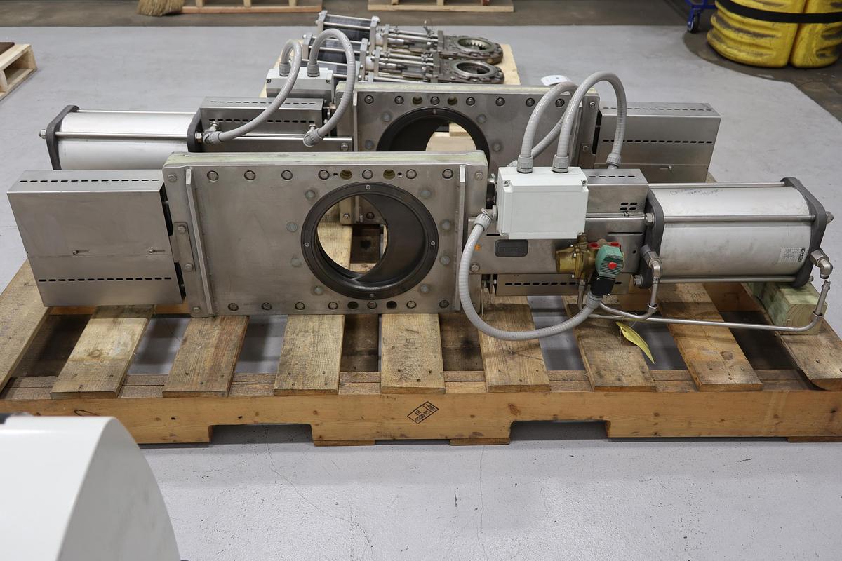 Unused Lohse 10" Air Operated Thru-Gate Valve #47310