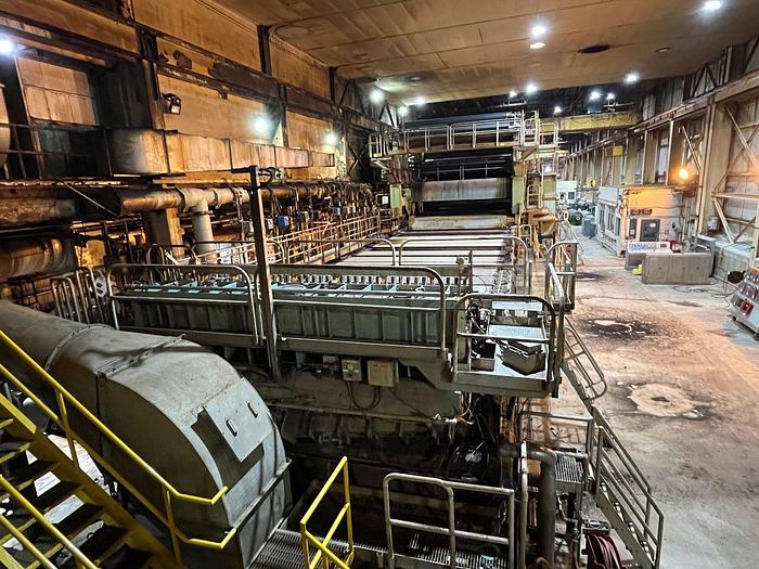 Used BLACK CLAWSON PAPER MACHINE, 195" WIRE FOURDRINIER, 9PT CORRUGATED MEDIUM, STANDING IN THE AISLE #46304