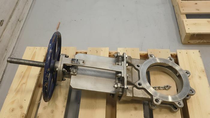 Used Flow Control 8" Hand Operated Knife Gate Valve #45919