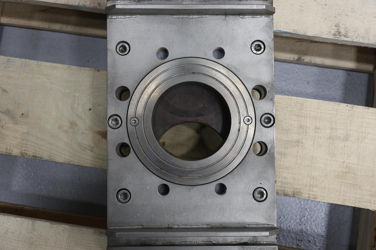 Unused Amitec 4" Amitec-DCR DN100 Air Operated Thru-Gate Valve #47317